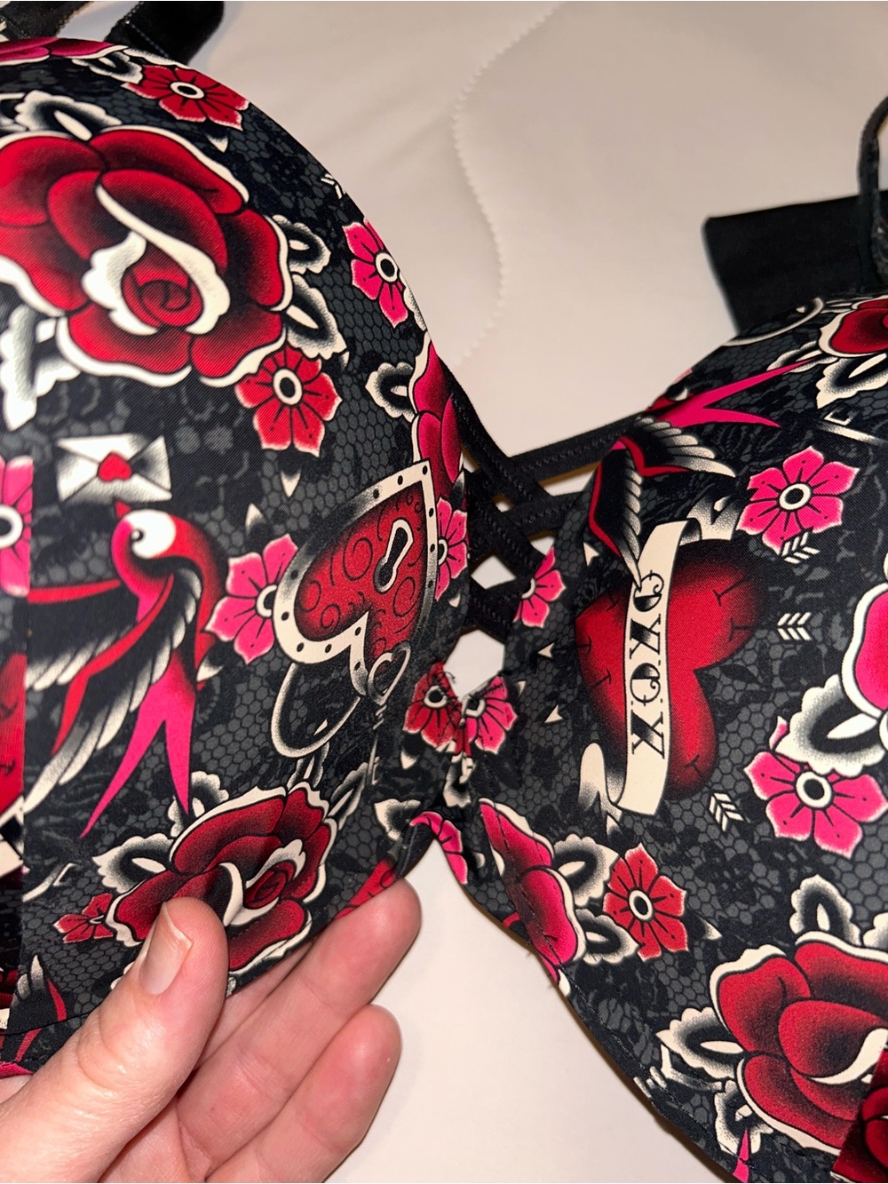 Torrid  Black & Red Floral Lace-Up Push-Up Bra (Like New)